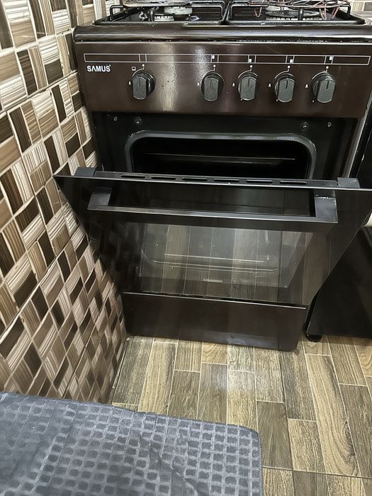 Vand aragaz  samus folosit putin timp este functional si cuptorul