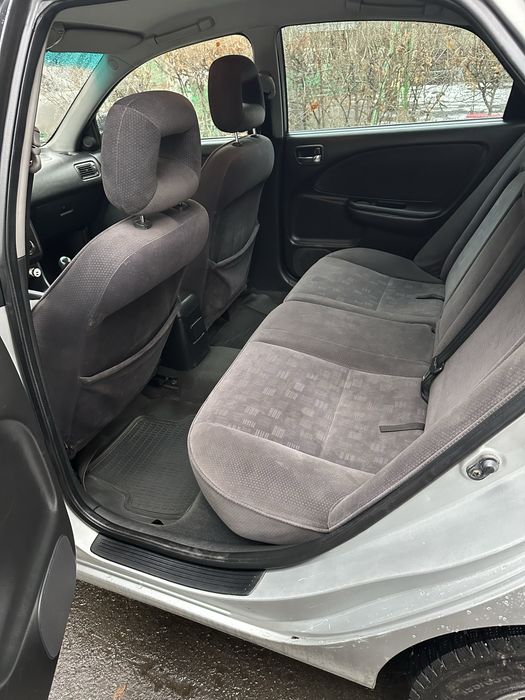 Тоета авенсис 2002 г