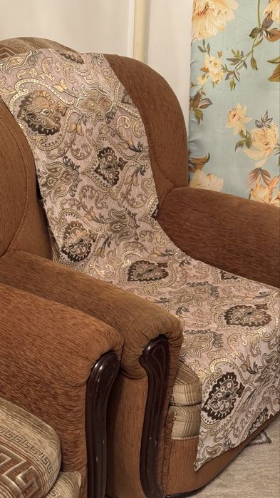 Продаётся диван и 2 кресла