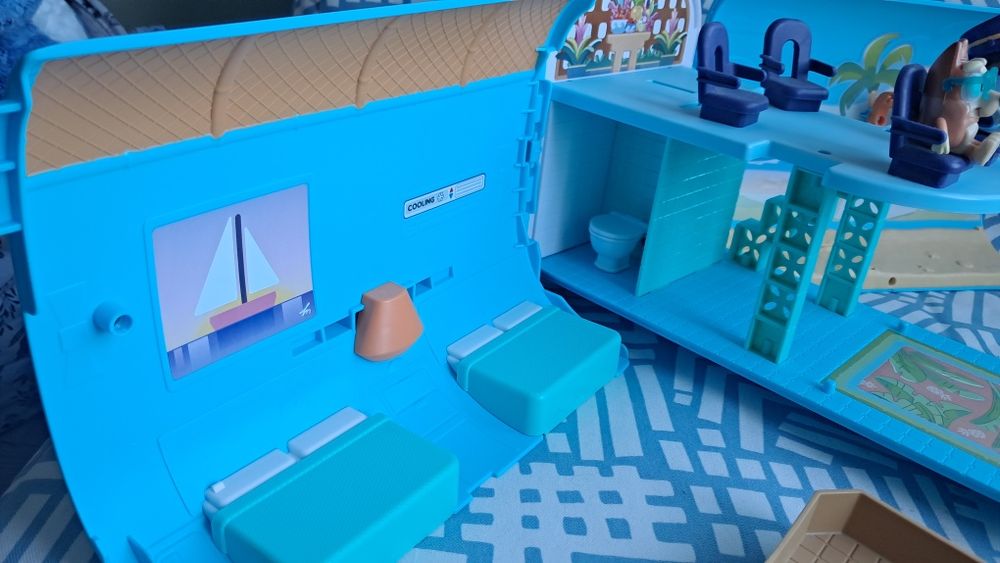 Bluey 3-in-1 Transforming Plane Playset – комплект за игра с Блуи и Бинго | Moose Toys