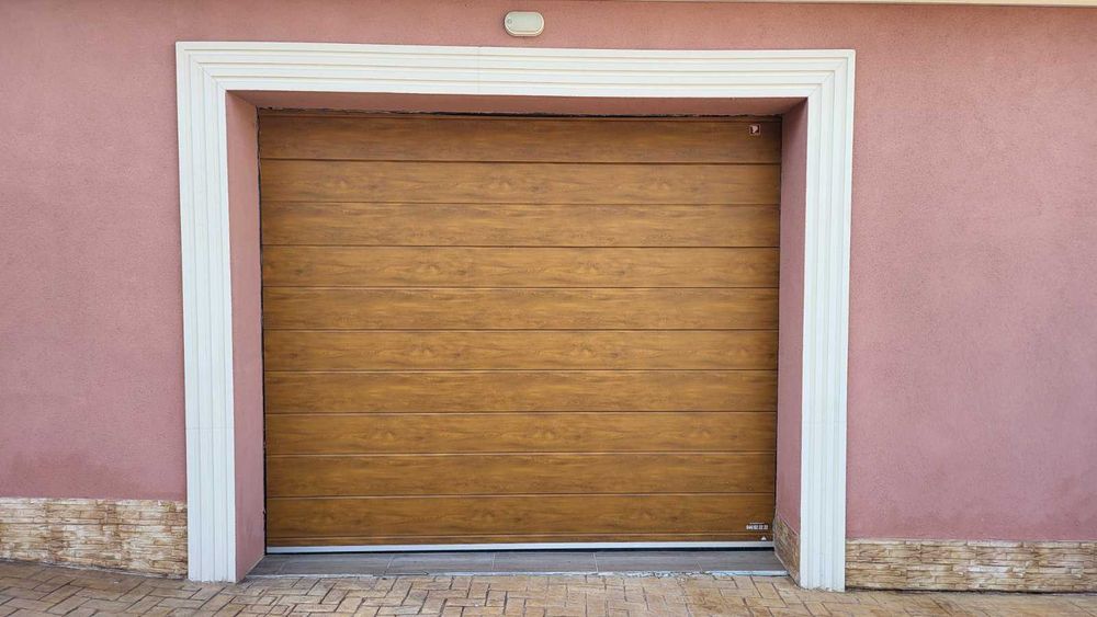 Врати гаражни, ролетни и охранителни, сенници доставка и монтаж