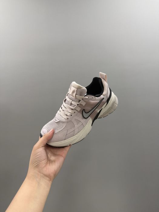 NIKE W V2K Run Platinum violet/Chrome-LIGHT BONE-BLACK
