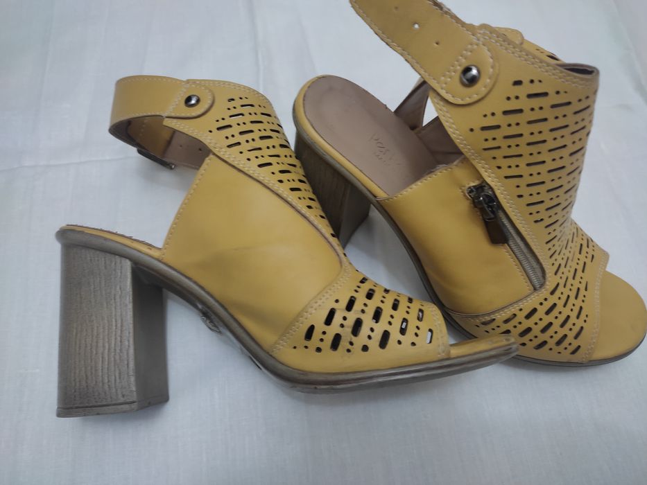 Продам босоножки