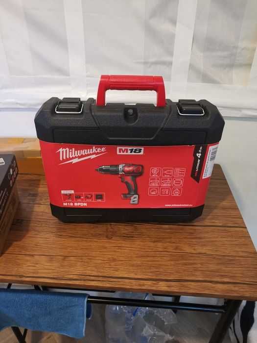 Milwaukee Bormasina combi cu percutie pentru lucrări grele  BPDN-402C