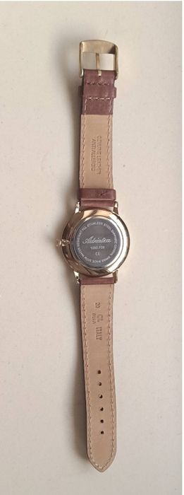 Продам модные разные наручные часы новое!