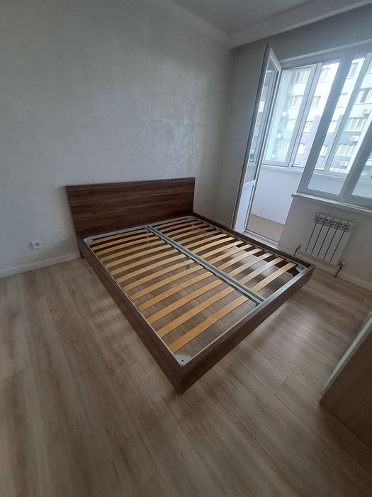 Продам двуспальный кровать без матраса