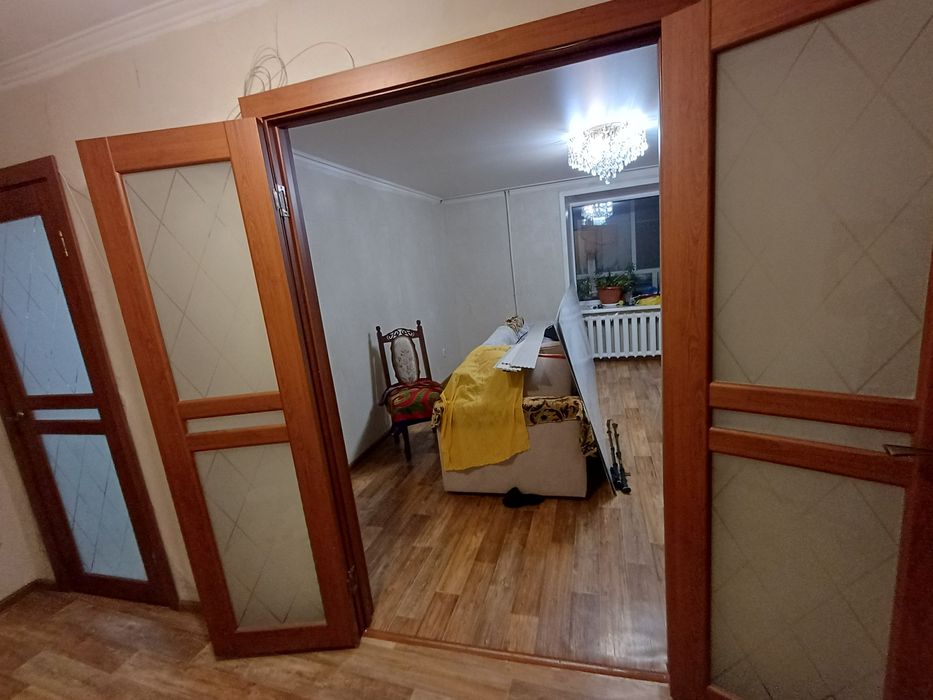 Продам межкомнатный дверь