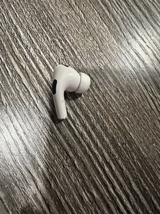 Airpods pro оригинал правое ухо