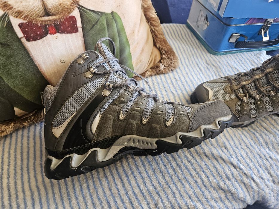 Туристически обувки Meindl