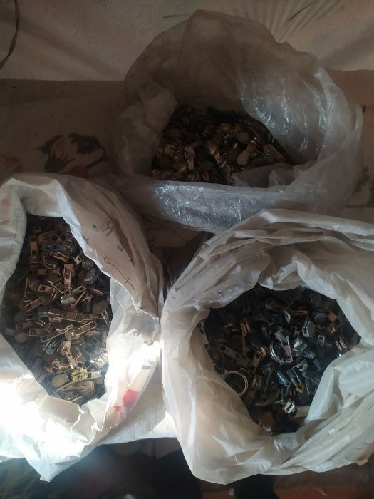 ПРОДАЁТСЯ всё оптом. Алюминиевые и железные набойки, замки и многое