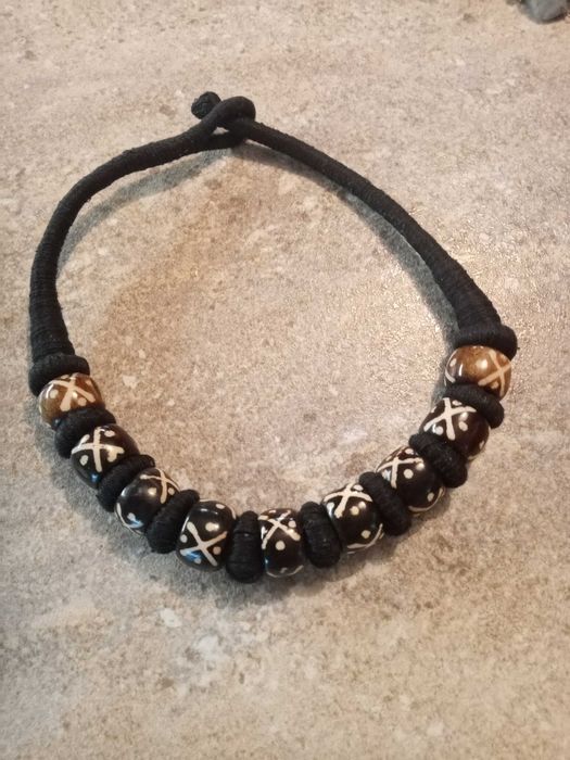 Бижута от естествени материали