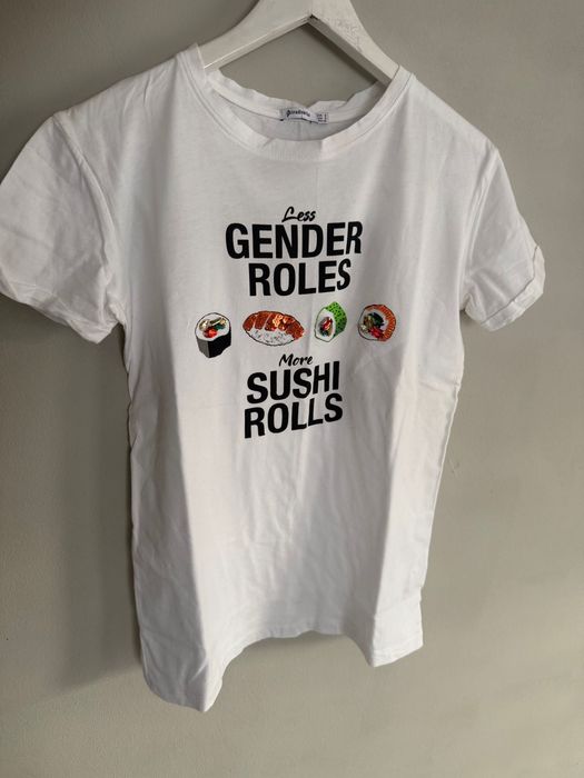 STRADIVARIUS,NEW YORKER дамски тениски.5 броя за 15 лв ОБЩО!Размер S.