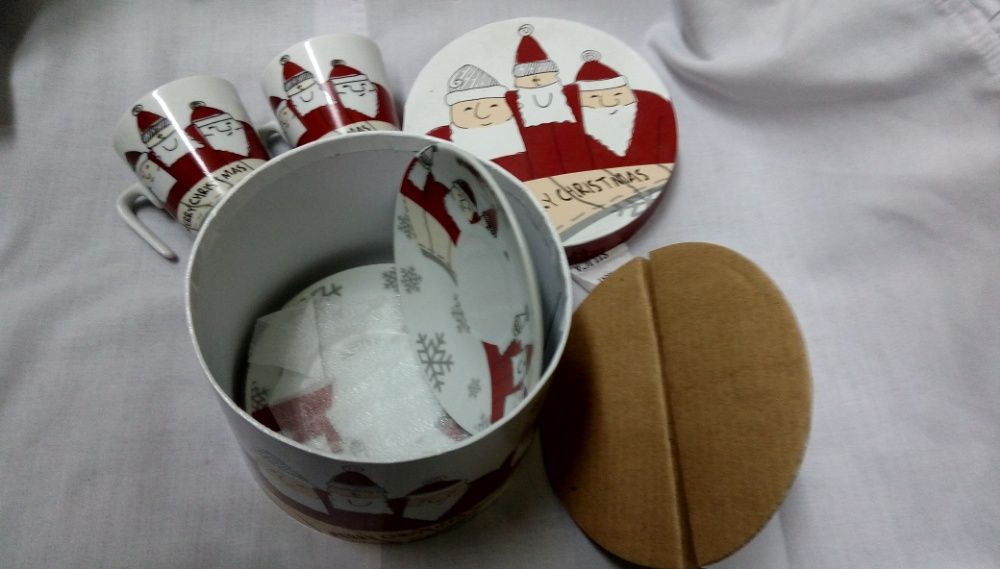 Комплект 2бр. чаши за кафе с чинийки и коледни мотиви и кутия.