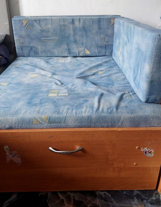 Диван кровать с ящиком внутри