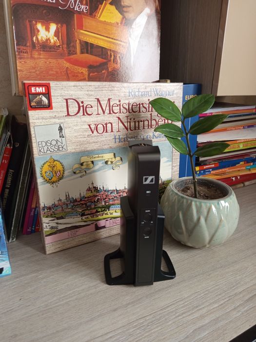 Vând căști sennheiser hdr 175 cu stand tr175
