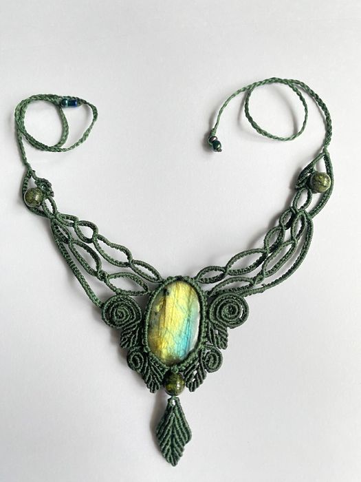 Colier macrame cu Labradorit