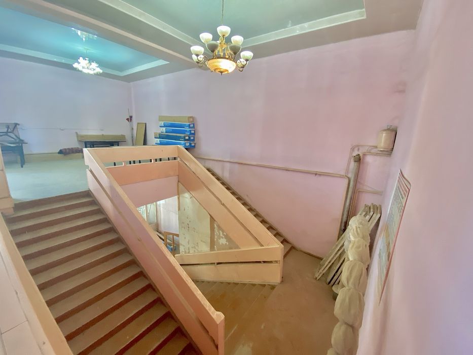 Ёшлик универмагининг 2-кавати ижарага берилади