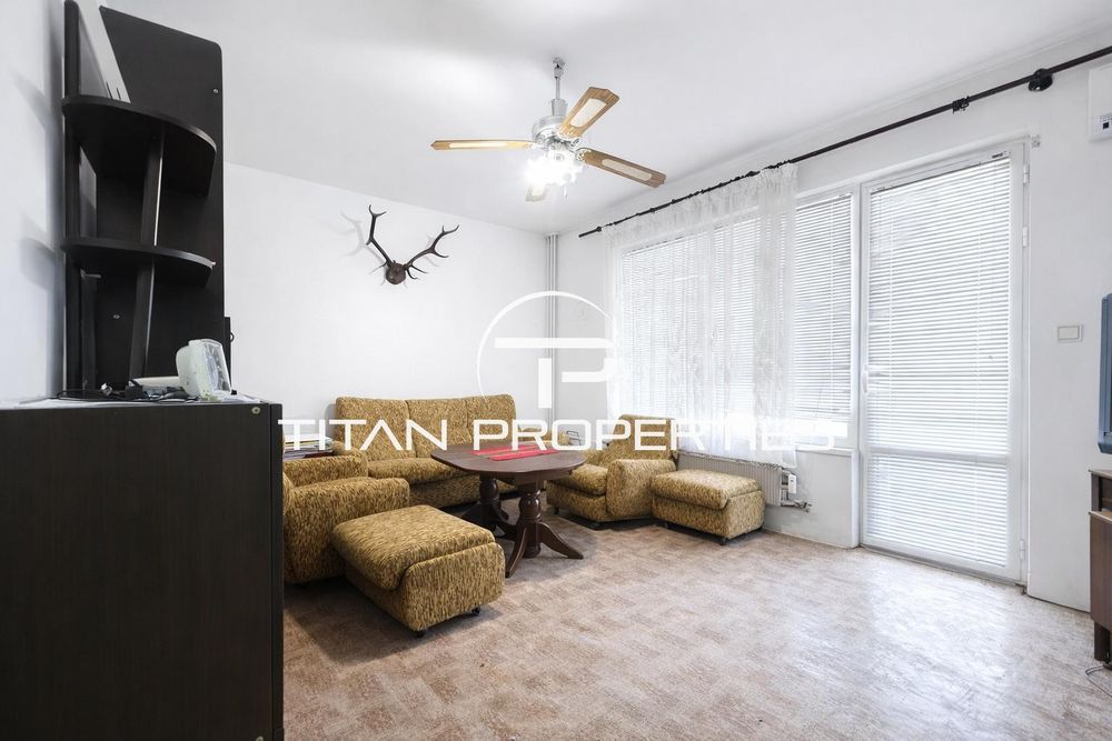 Тристаен апартамент за продажба в Центъра