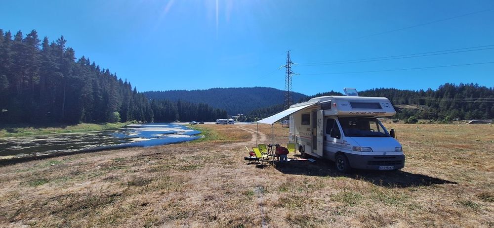 Кемпер под наем за шест човека от 75 евро за ден