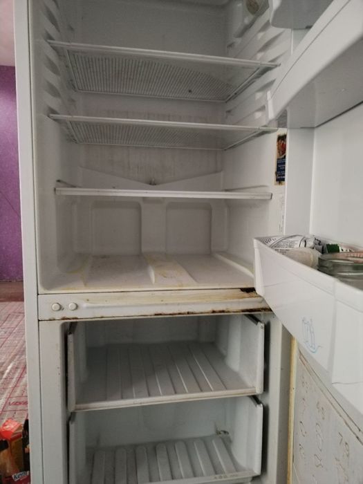 Holodelnik sotiladi. Ozgina ishi bor.