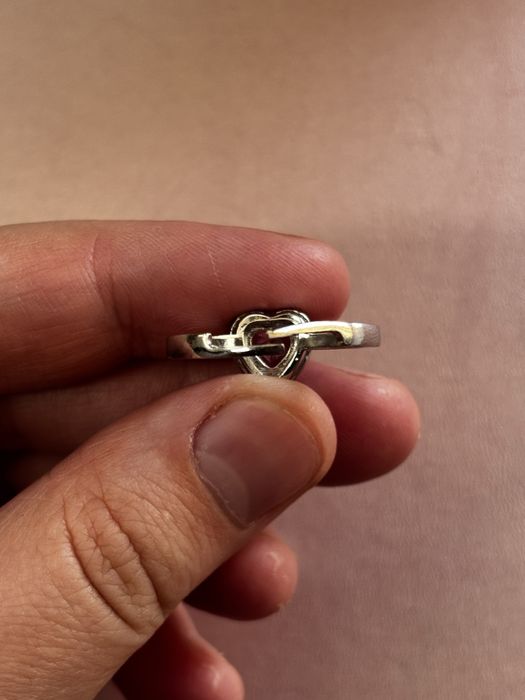 Колечко с красивым розовым камушком