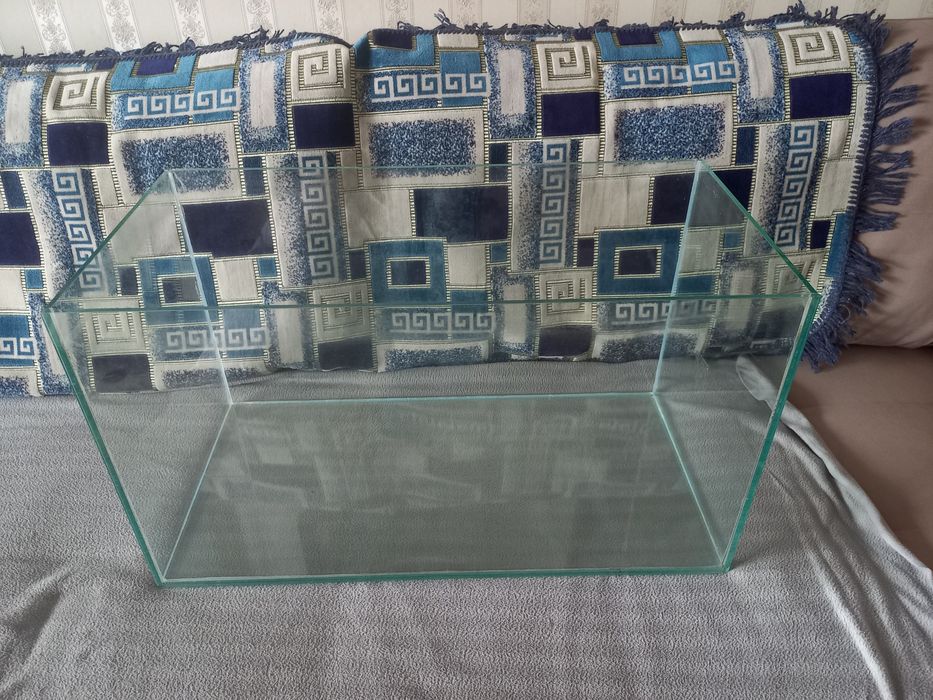 Продам  аквариум 90л