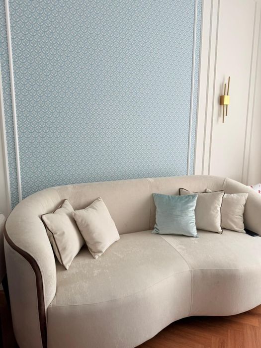 Только изготовленный диван