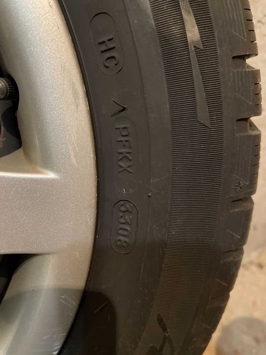 Продавам железни джанти с гуми Michelin Alpin зимни 185/60/15 , 5х100.