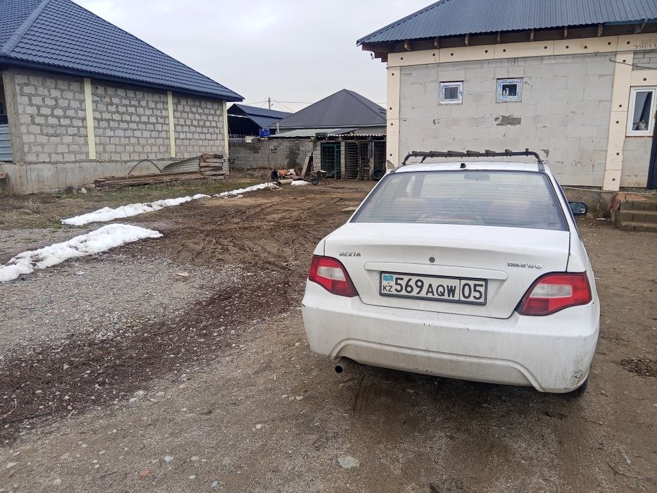 Продам машину даево нехия 2011 об 1,5 литр ГУР бар базовый комплектаци