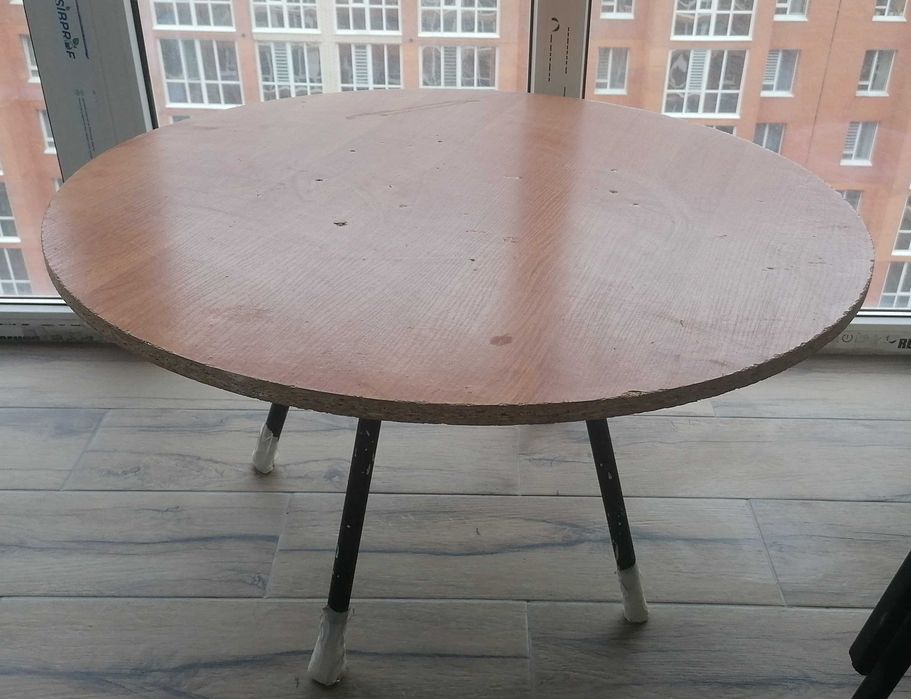 Стол круглый журнальный