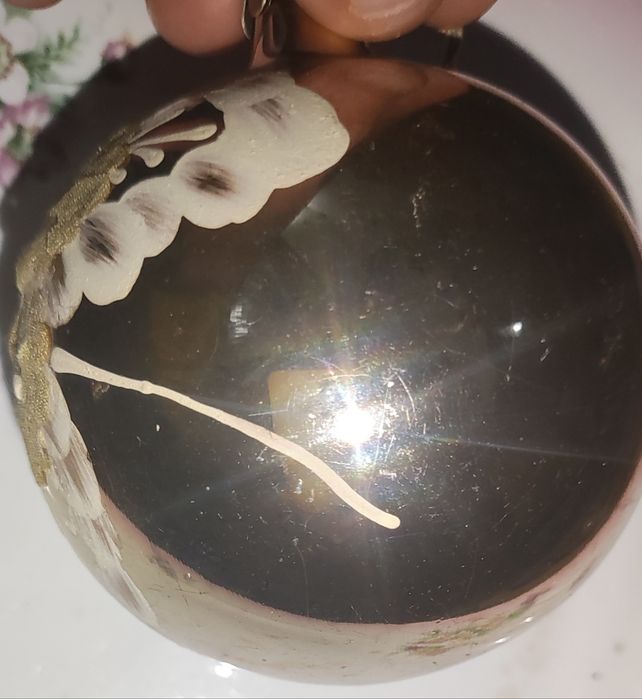 Старинная елочная игрушка светящаяся в темноте