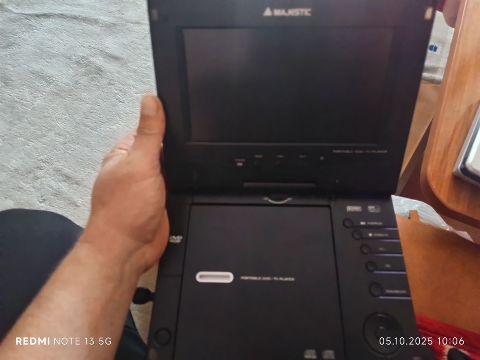 Se vând doua dvd playere la set