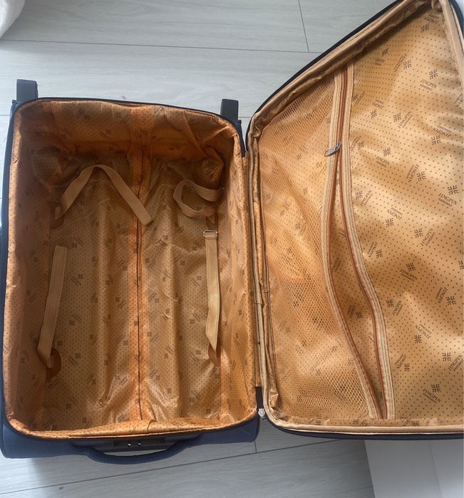 Дорожный чемодан