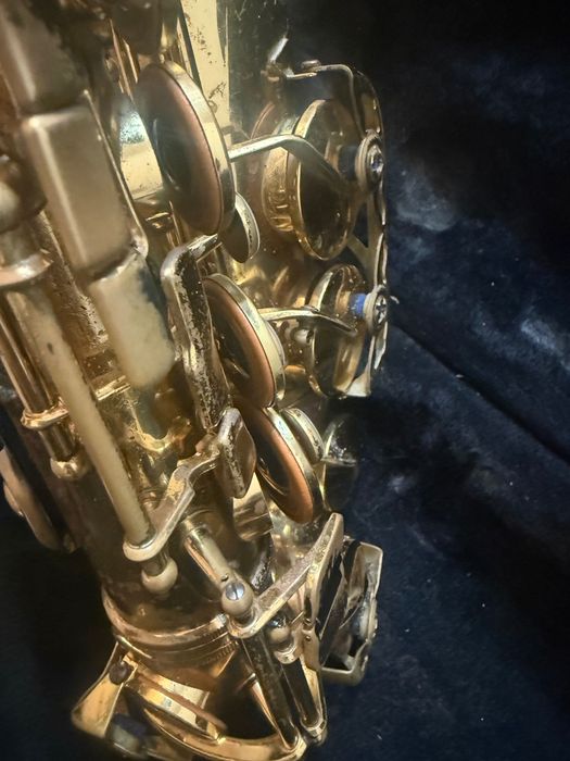 Saxofon Jupiter ,schimbat recent arcuri si perinite!! Pret 2500 lei!