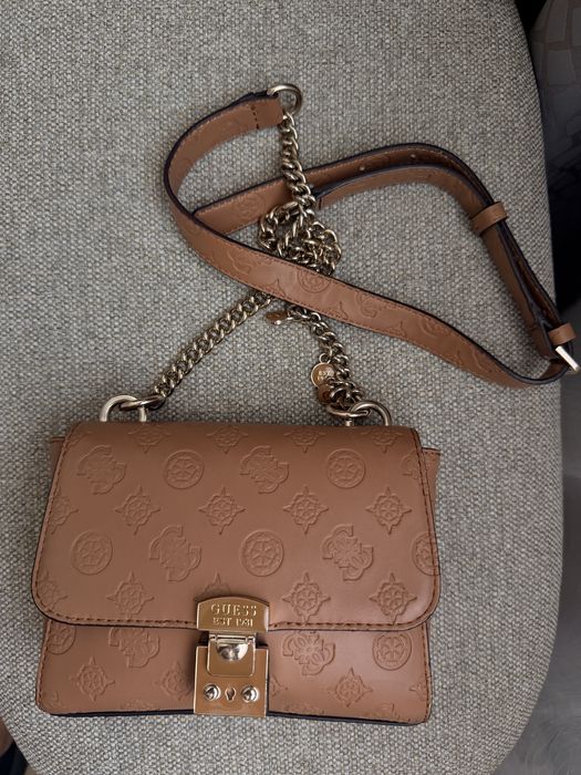 Дамска чанта Guess