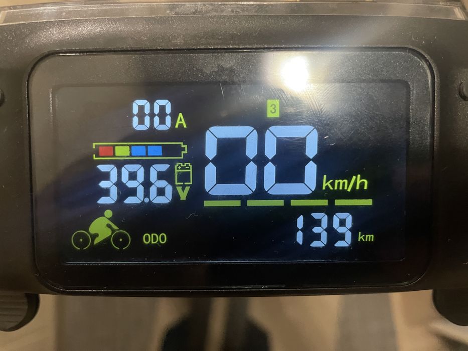 Продам электросамокат куго с3