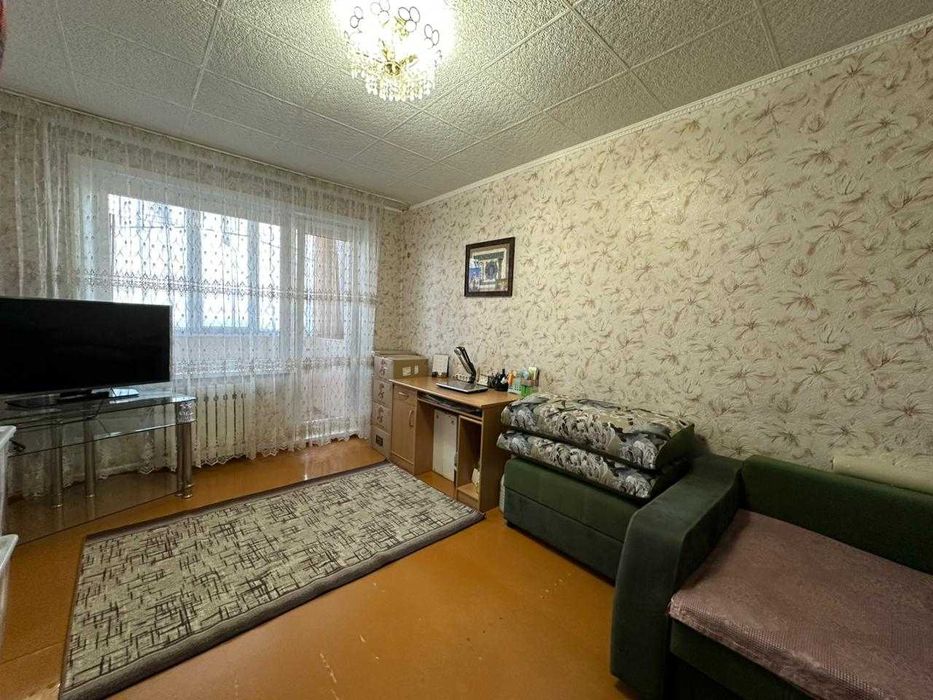 Продам 2-х комнатную квартиру в 8 микрорайоне