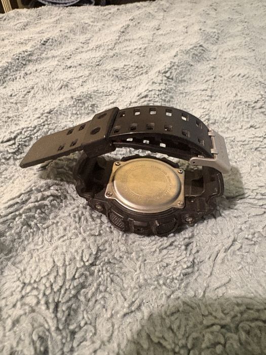Часовник G-shock опригинален