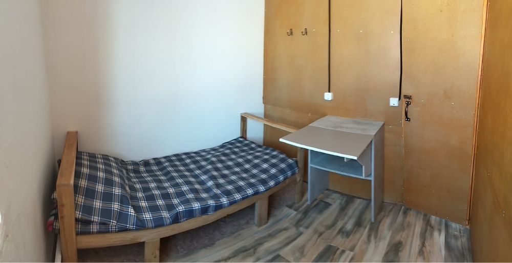 Сдам кровать в комнате