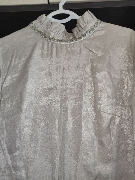 Vecherniy koylak abaya ichidan kiyilsa juda chiroyli turadi