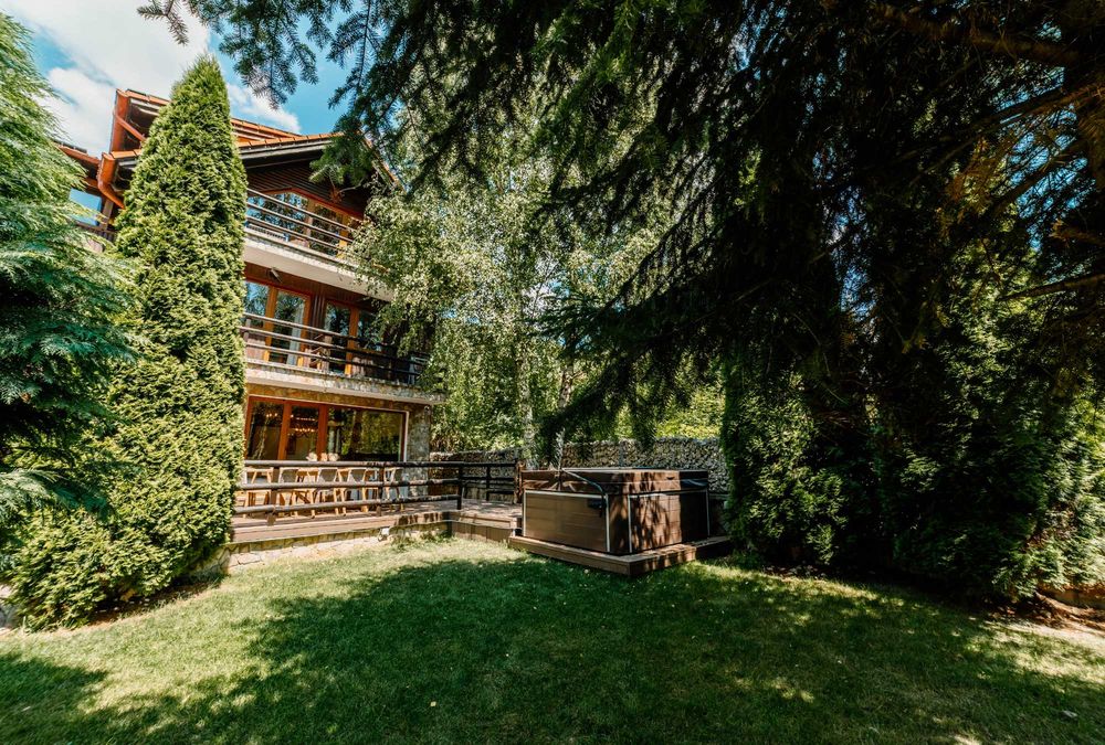 Cazare Azuga | Iris Chalet | 12 persoane | Jacuzzi | Pârtia Sorica