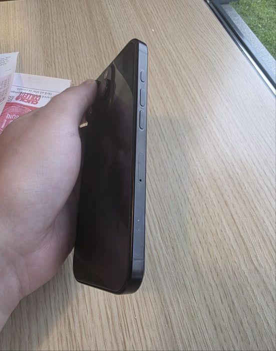 Iphone 16 pro 128 gb 90% baterie