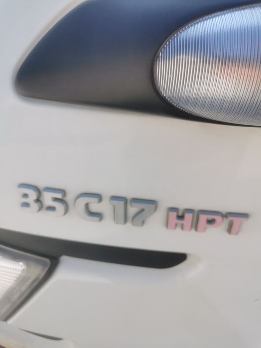 Продавам товарен бус Ивеко 35С17