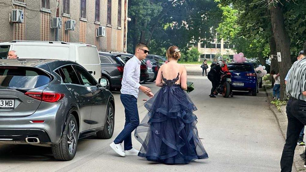 Продавам бална рокля