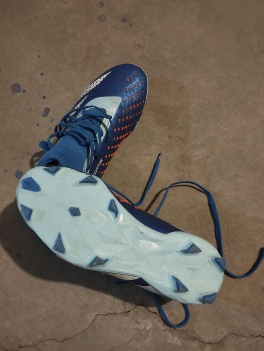 Детски футболни обувки /бутонки и стоножки/