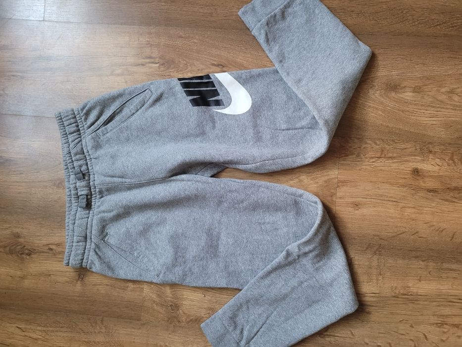 Pantaloni baiat Nike.