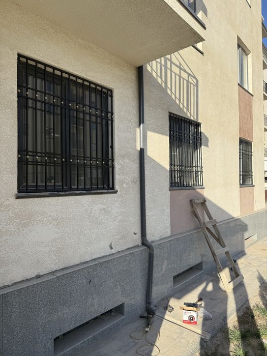 Урганч шахрида 1-этажда тоза домда тоза ремонт 3 хонали кв сотилади.