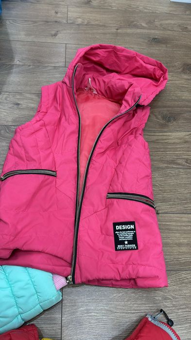 Продам детские куртки