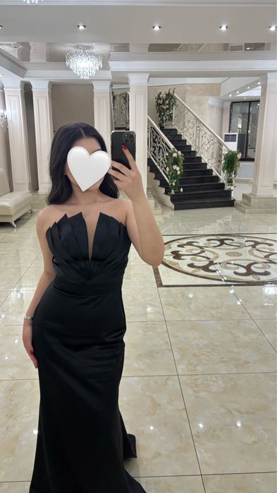 Женское вечернее платье.