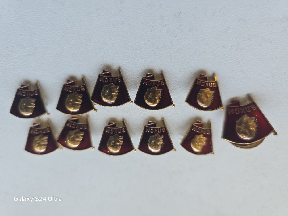 Комсомольский значок